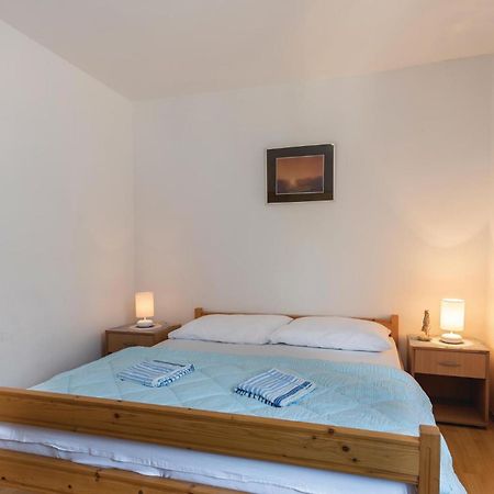 Awesome Apartment In Njivice With Kitchen Eksteriør bilde