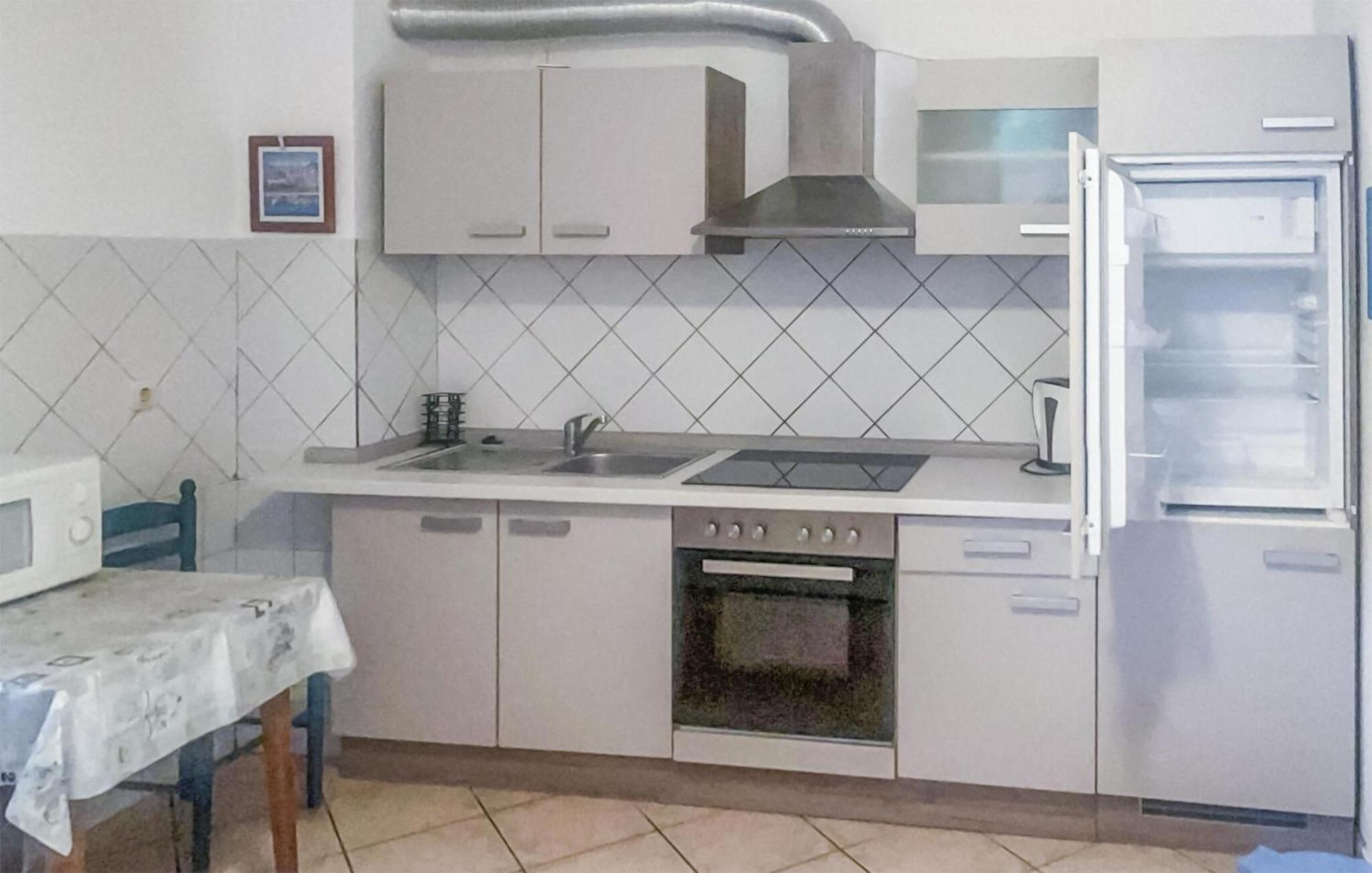 Awesome Apartment In Njivice With Kitchen Eksteriør bilde