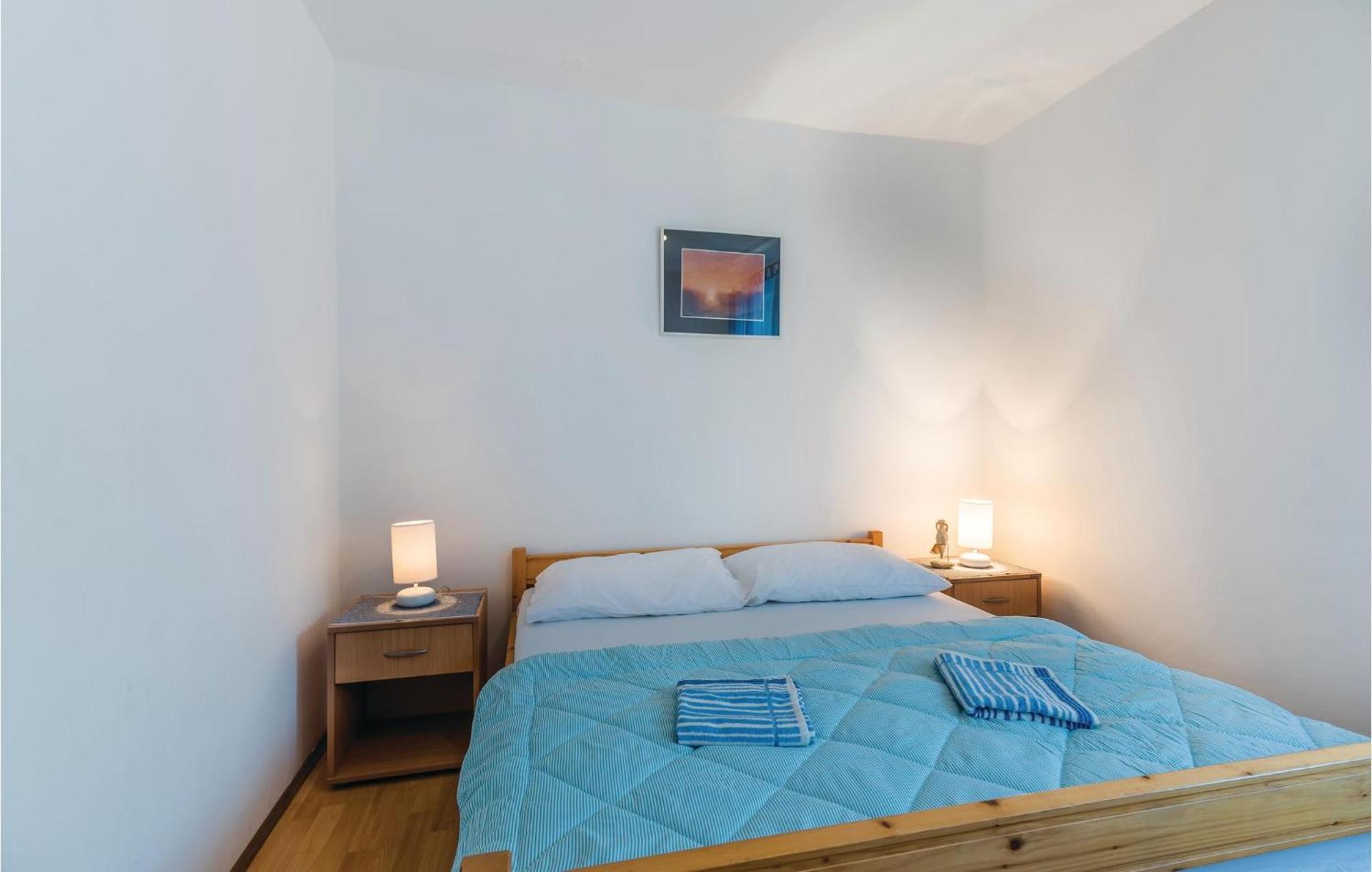 Awesome Apartment In Njivice With Kitchen Eksteriør bilde