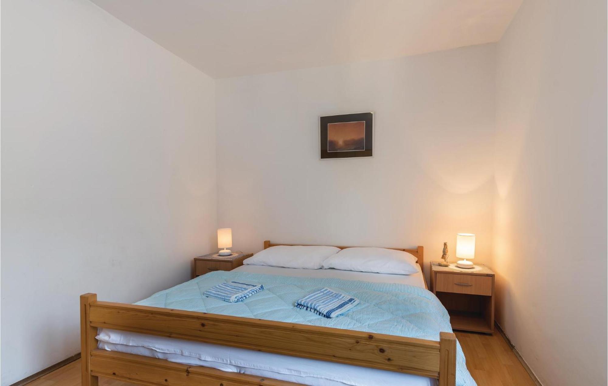 Awesome Apartment In Njivice With Kitchen Eksteriør bilde