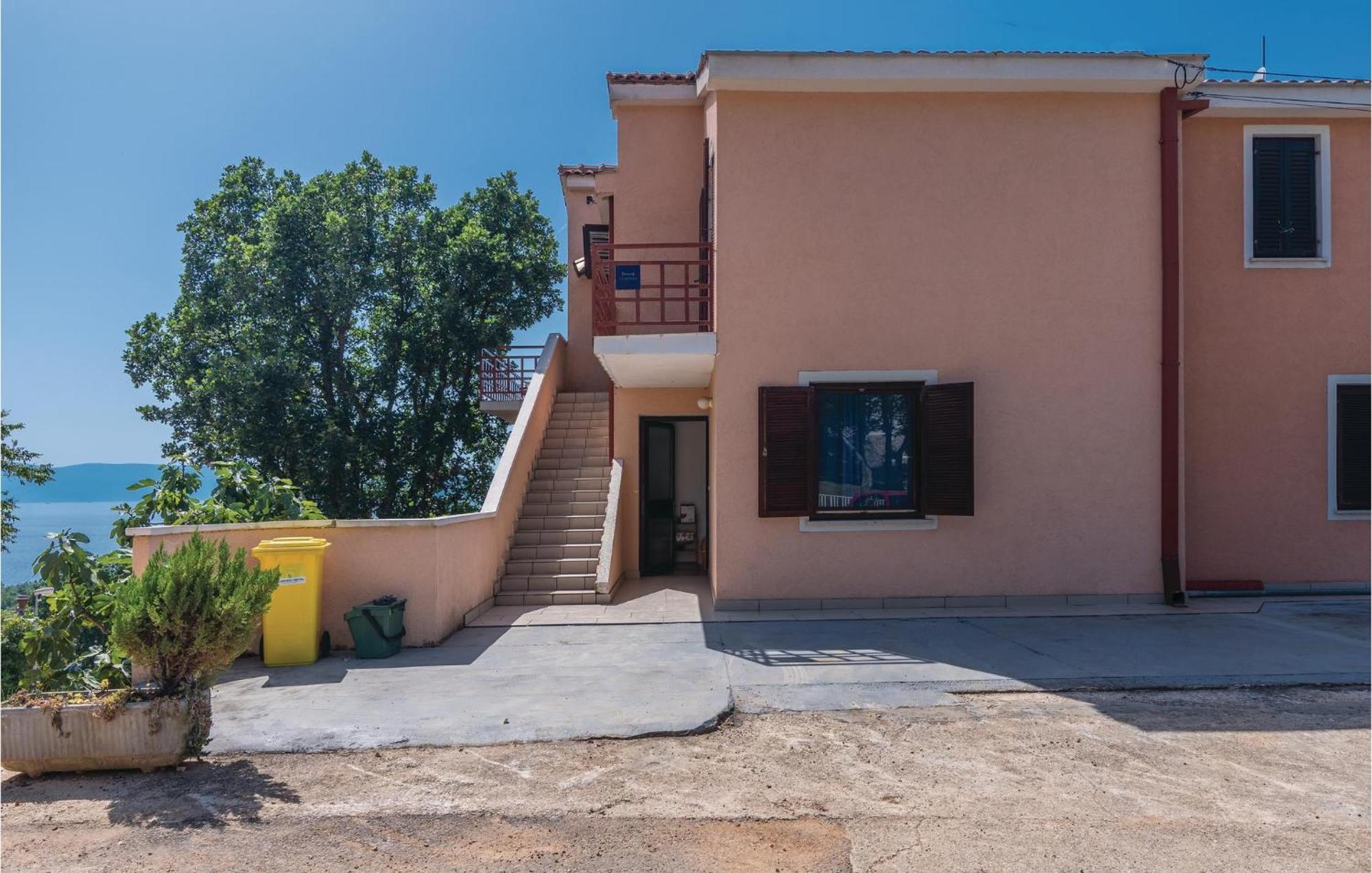Awesome Apartment In Njivice With Kitchen Eksteriør bilde